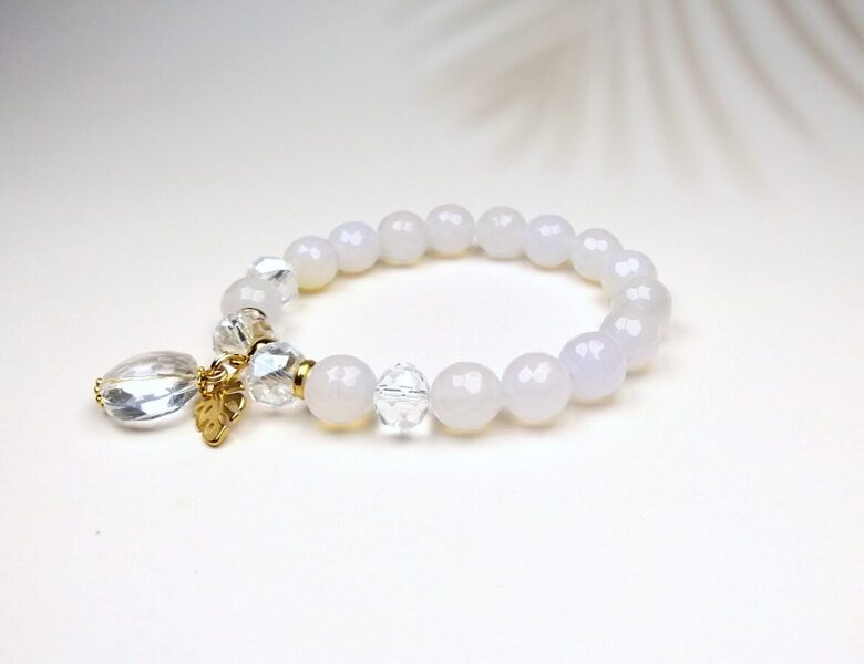 Baltā ahāta rokassprādze iekšējam mieram un sirds gaismai