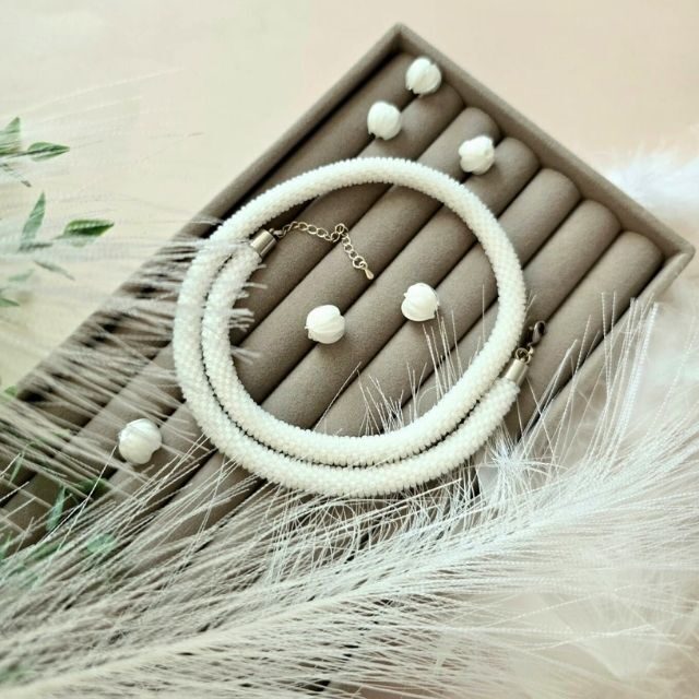 Baltā serenāde - kaklarota