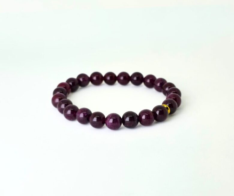 Granāta rokassprādze - enerģijai, mīlestībai, iekšējam spēkam