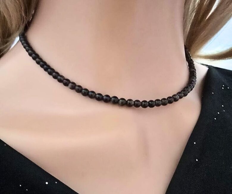 Melnā obsidiāna kaklarota