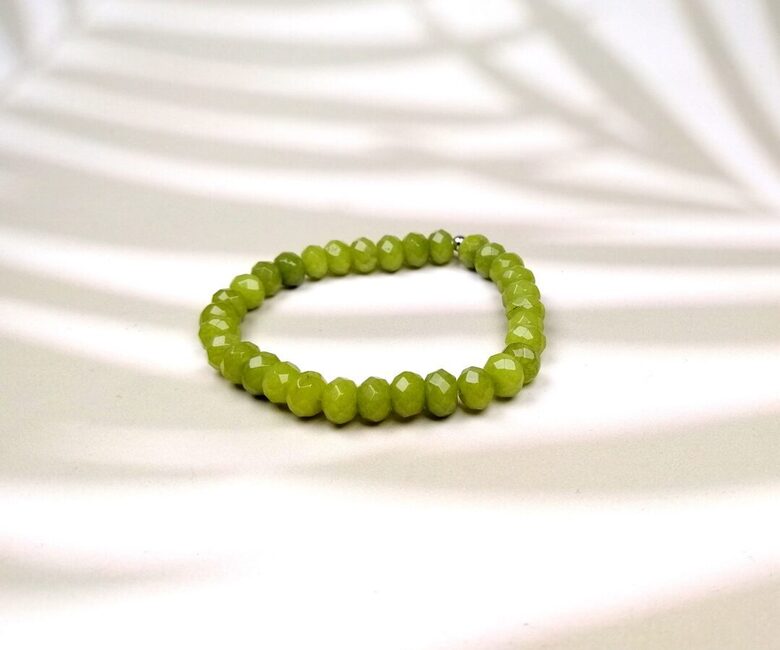 Peridota rokassprādze labklājībai un mieram