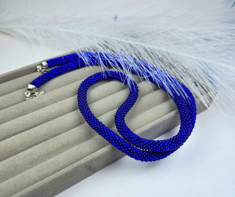 Zilā samta dziļums - kaklarota