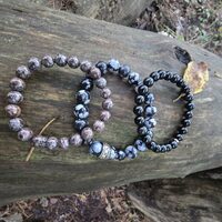 Trīs obsidiāna rokassprādzes no Rotu Pļavas - melnais, sniegpārslu un mahagonijas obsidiāns.