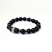 viriesu-rokasspradze-onikss-hematits-iesejam-spekam